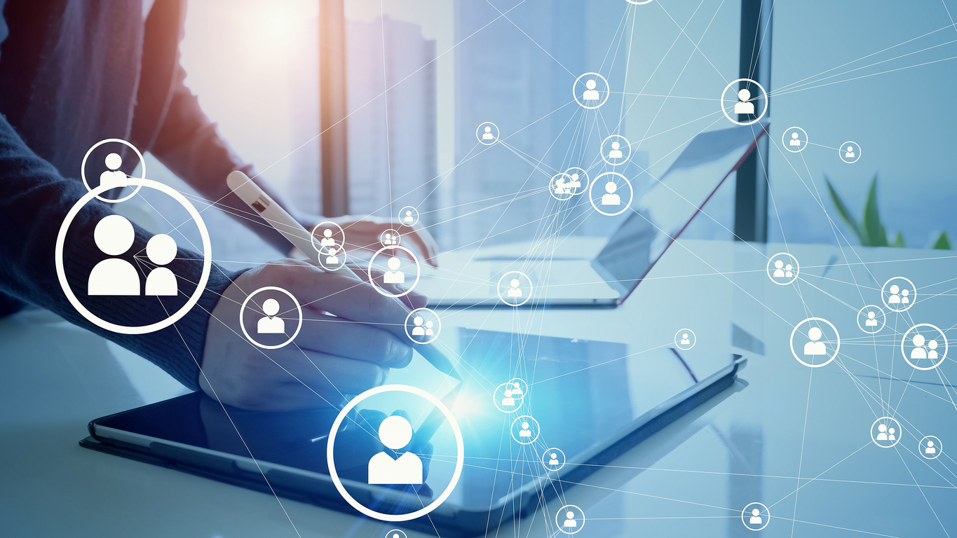 Esternalizzazione dei servizi IT aziendali, gestione remota degli utenti e connettività tra sedi attraverso soluzioni Cloud